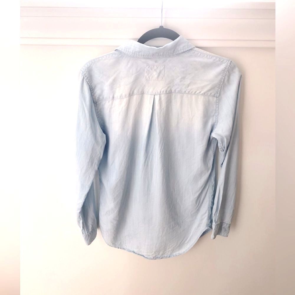 RAILS Carter Button Down Shirt Women's XS Light Vintage Denim Chambray Denim Top - Picture 8 of 10